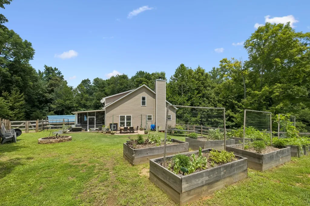 2060 Muddy Branch Road Clarksville TN 37043