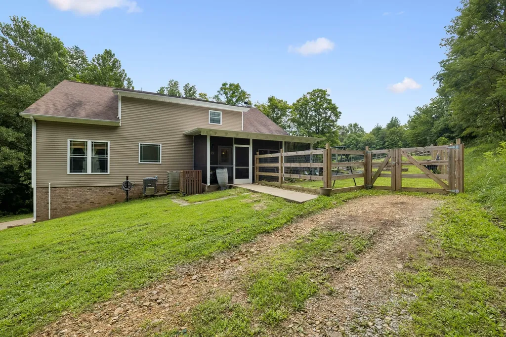 2060 Muddy Branch Road Clarksville TN 37043