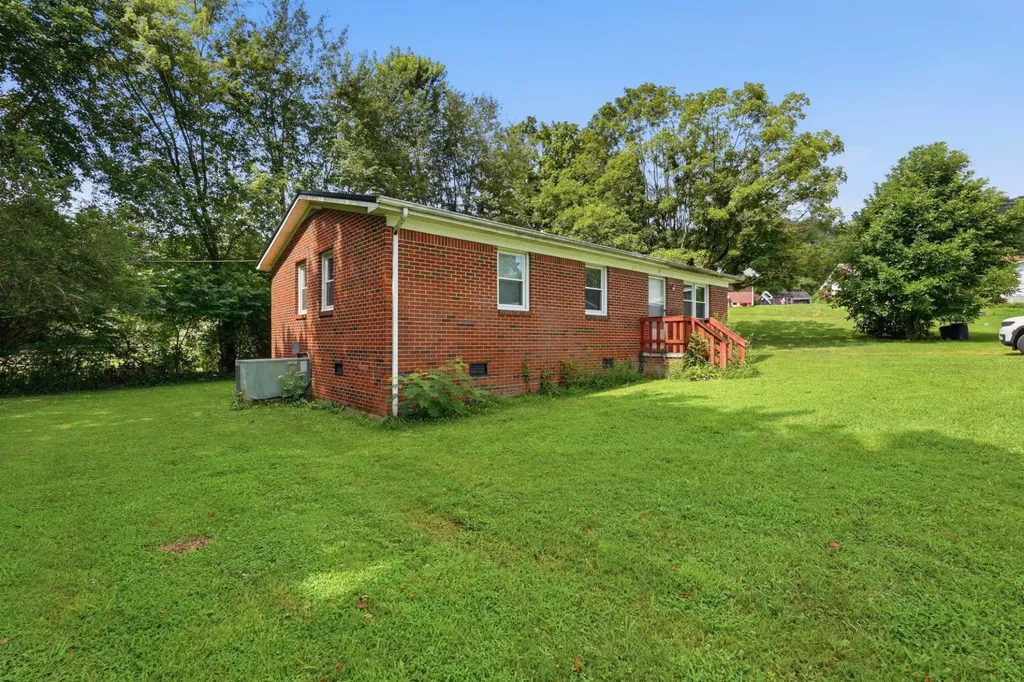 7 Thurman Drive Celina TN 38551