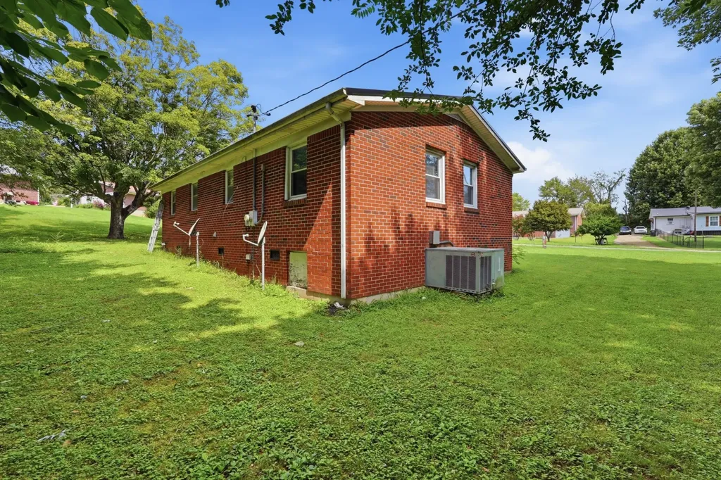 7 Thurman Drive Celina TN 38551