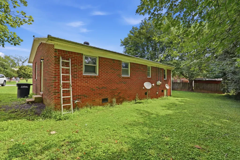 7 Thurman Drive Celina TN 38551