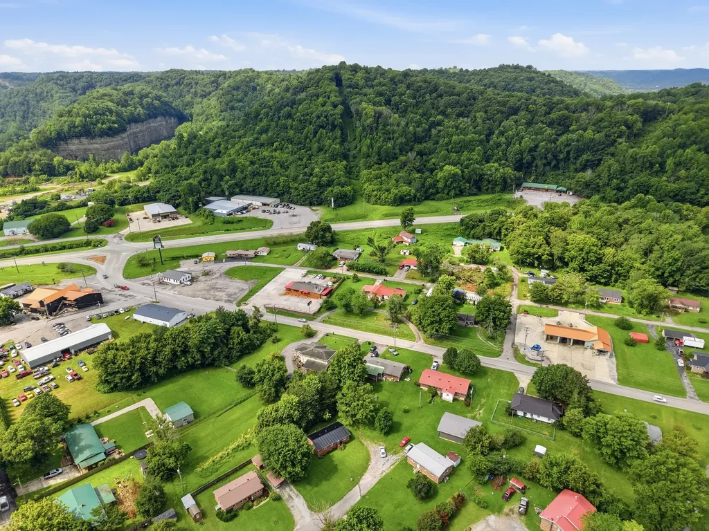 7 Thurman Drive Celina TN 38551