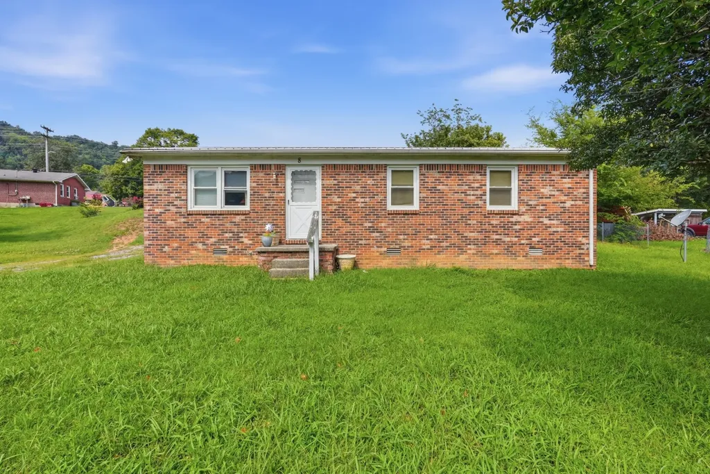 8 Thurman Drive Celina TN 38551