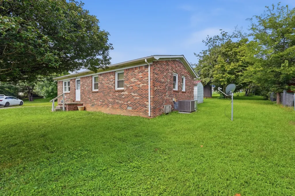 8 Thurman Drive Celina TN 38551