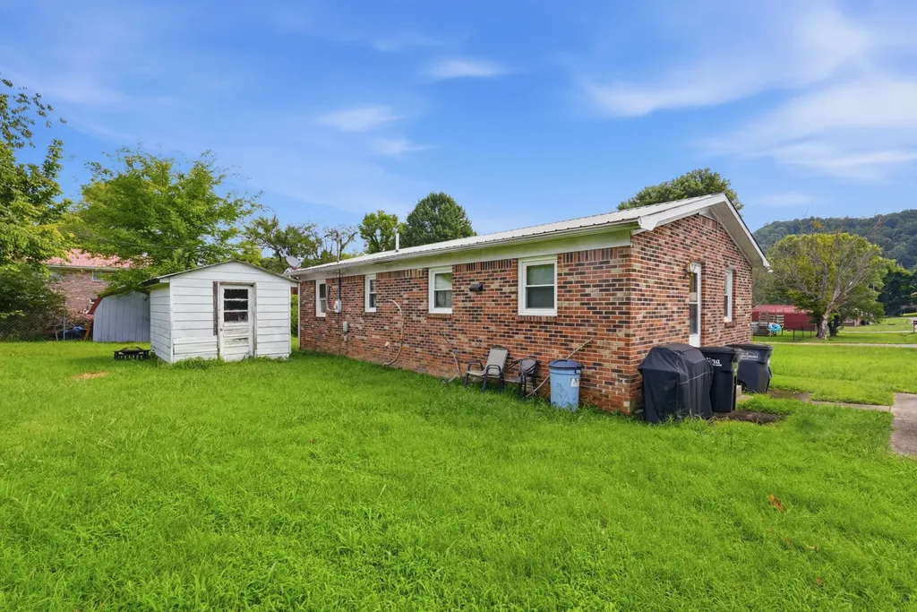 8 Thurman Drive Celina TN 38551
