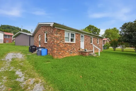 8 Thurman Drive Celina TN 38551