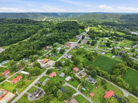 8 Thurman Drive Celina TN 38551