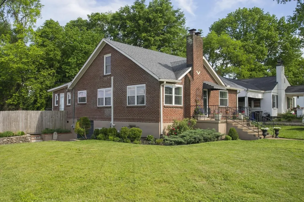806 Fleming Street Columbia TN 38401