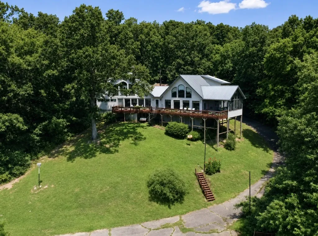 421 Bluff Point Lane Waverly TN 37185