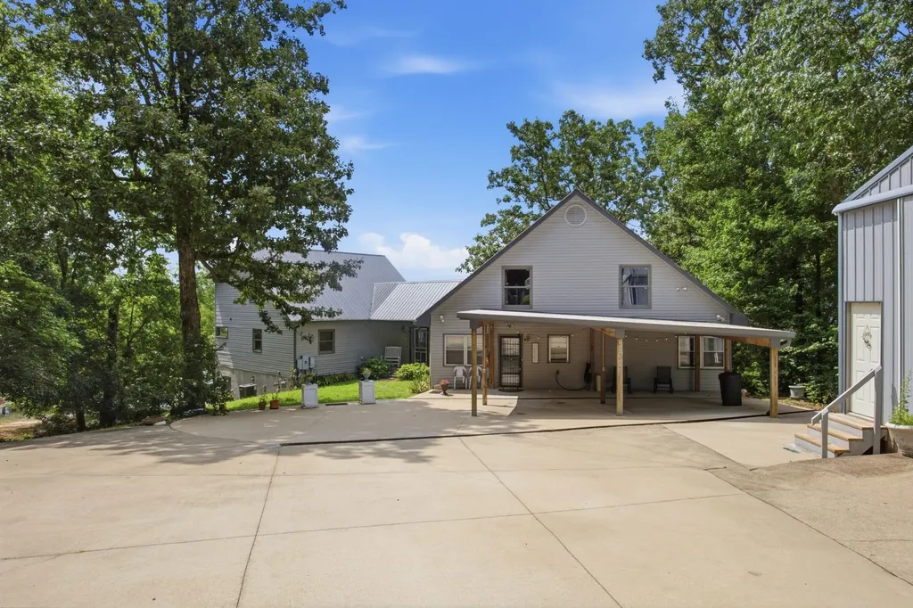 421 Bluff Point Lane Waverly TN 37185