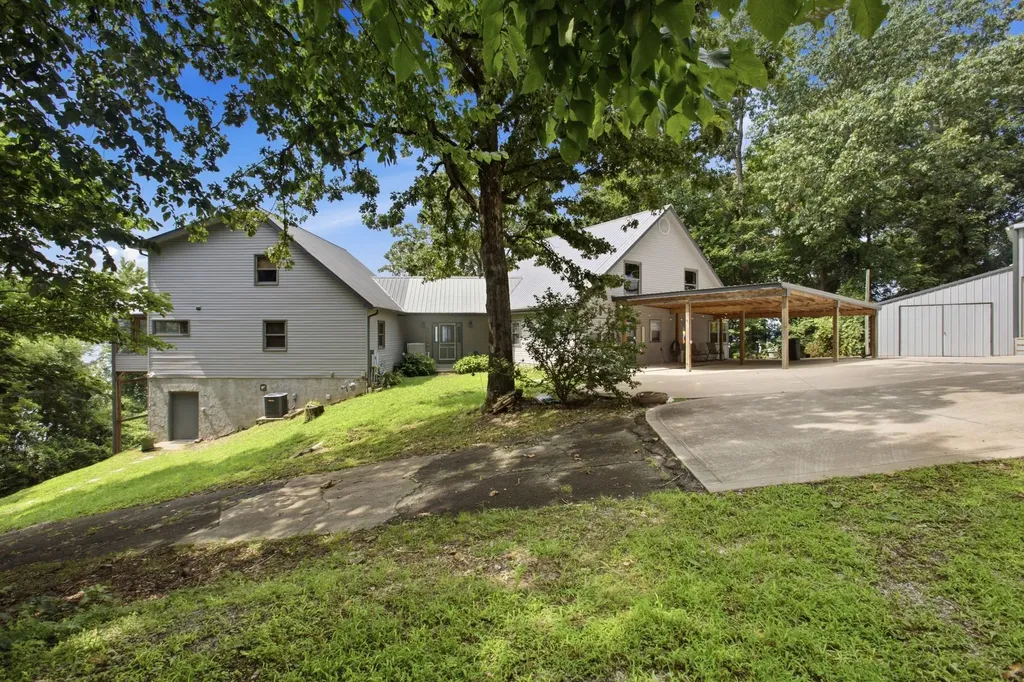 421 Bluff Point Lane Waverly TN 37185
