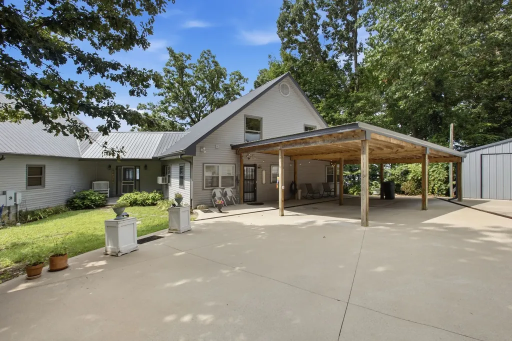 421 Bluff Point Lane Waverly TN 37185