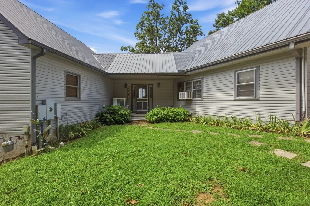 421 Bluff Point Lane Waverly TN 37185