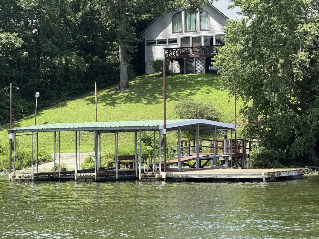 421 Bluff Point Lane Waverly TN 37185