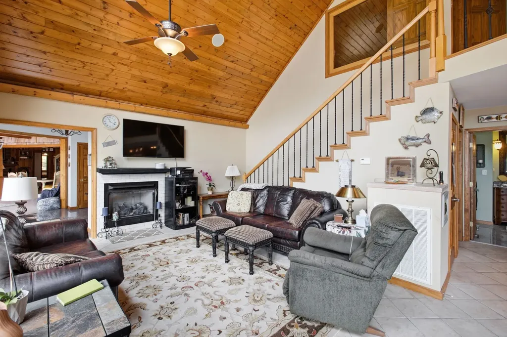 421 Bluff Point Lane Waverly TN 37185