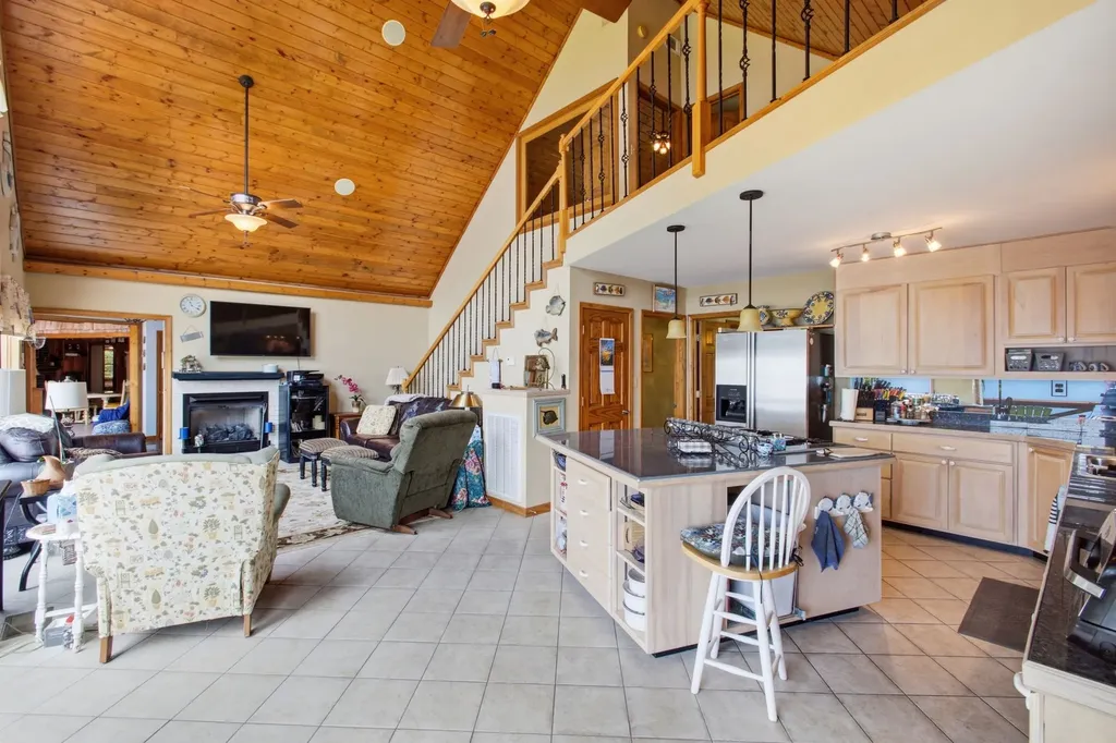 421 Bluff Point Lane Waverly TN 37185