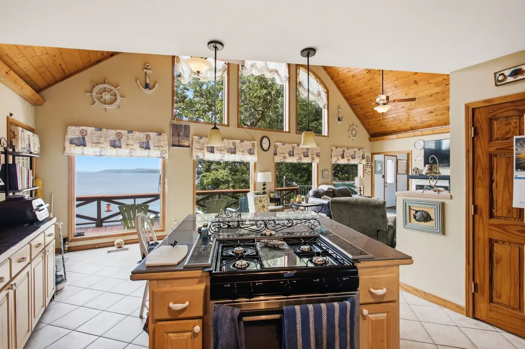 421 Bluff Point Lane Waverly TN 37185