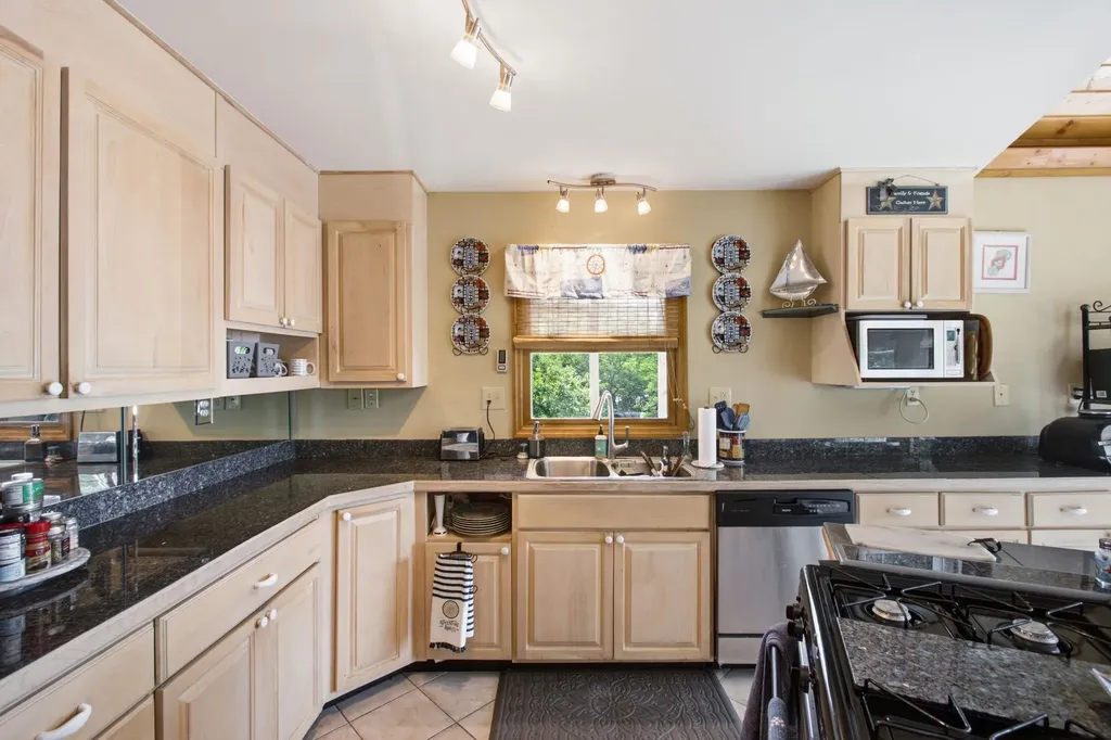 421 Bluff Point Lane Waverly TN 37185