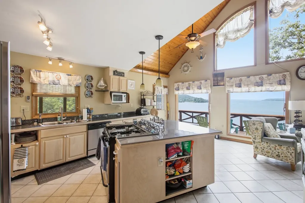 421 Bluff Point Lane Waverly TN 37185