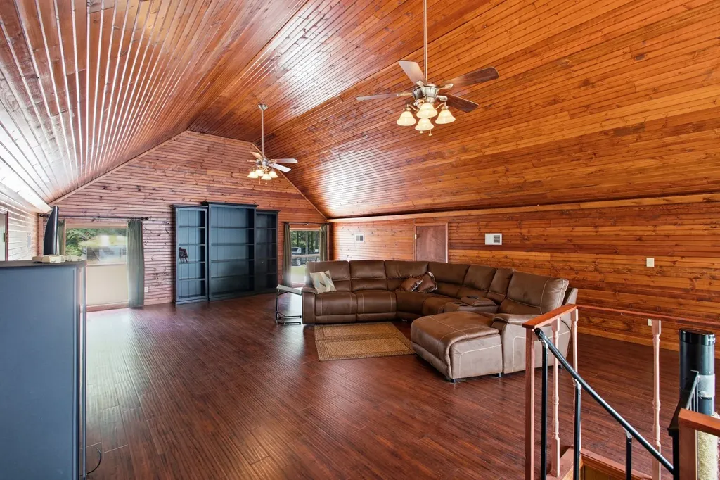 421 Bluff Point Lane Waverly TN 37185