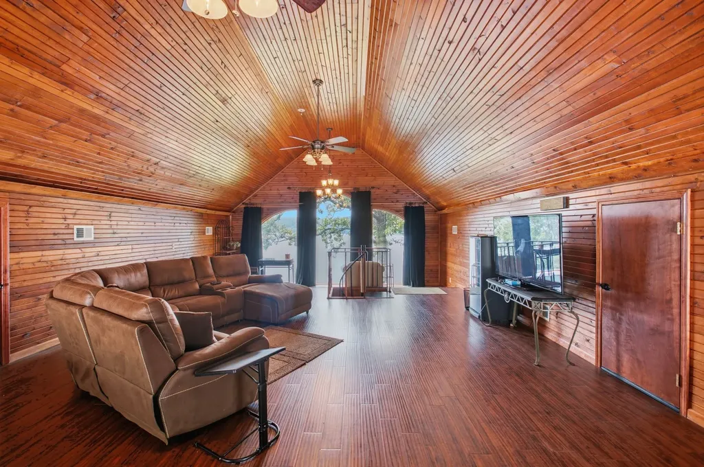 421 Bluff Point Lane Waverly TN 37185
