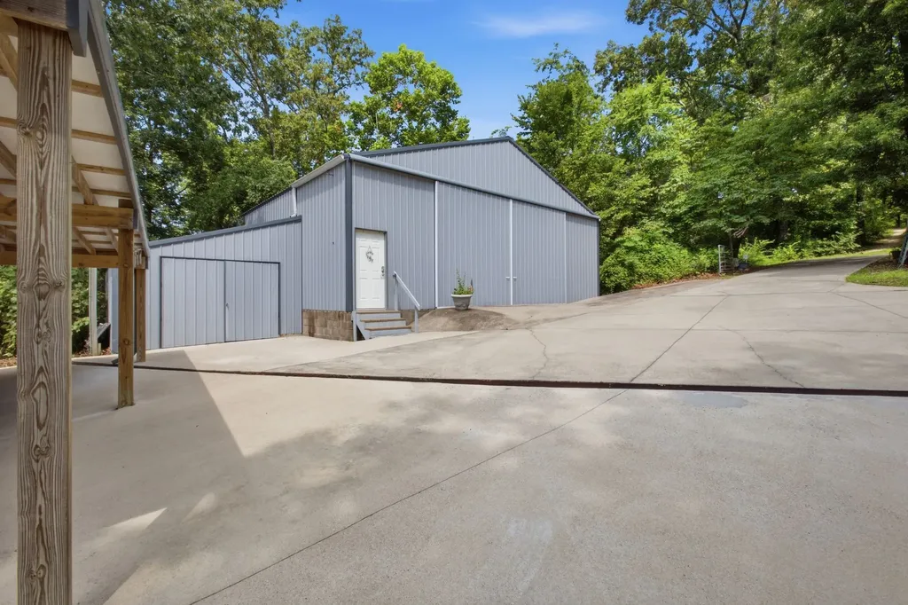 421 Bluff Point Lane Waverly TN 37185