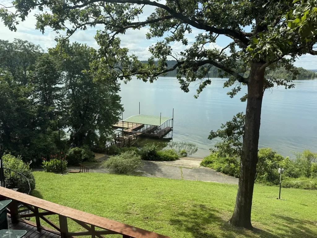 421 Bluff Point Lane Waverly TN 37185
