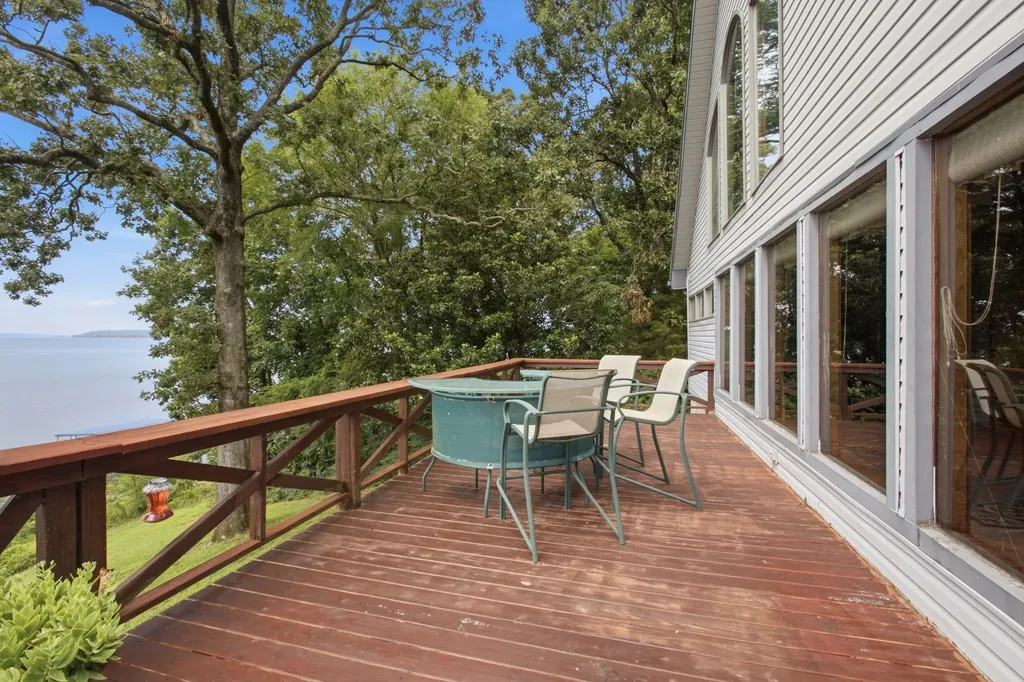 421 Bluff Point Lane Waverly TN 37185