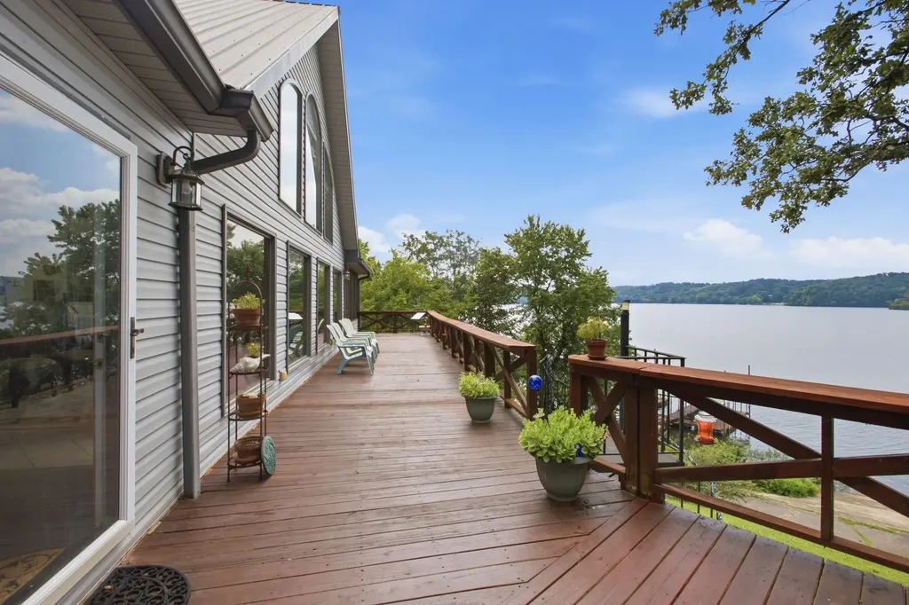 421 Bluff Point Lane Waverly TN 37185