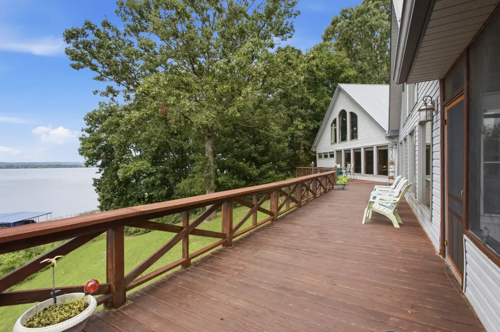 421 Bluff Point Lane Waverly TN 37185