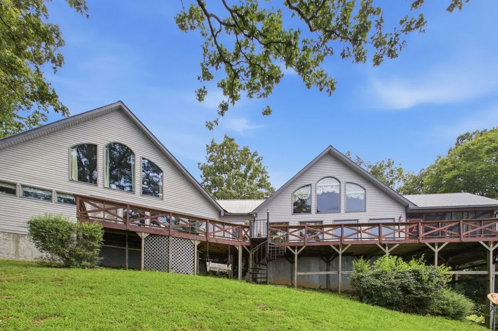 421 Bluff Point Lane Waverly TN 37185