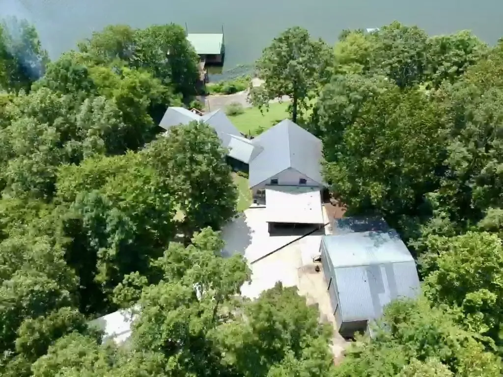 421 Bluff Point Lane Waverly TN 37185