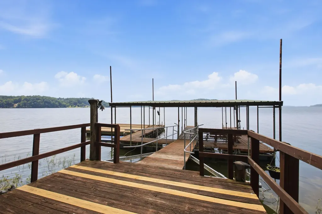 421 Bluff Point Lane Waverly TN 37185