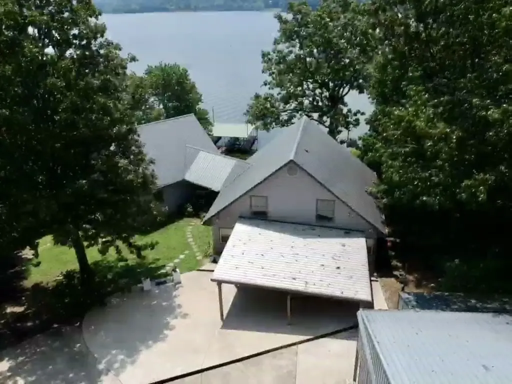 421 Bluff Point Lane Waverly TN 37185