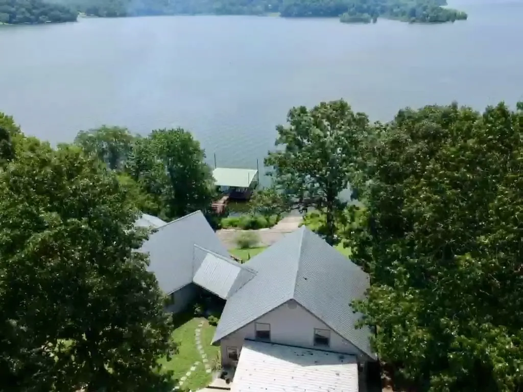 421 Bluff Point Lane Waverly TN 37185