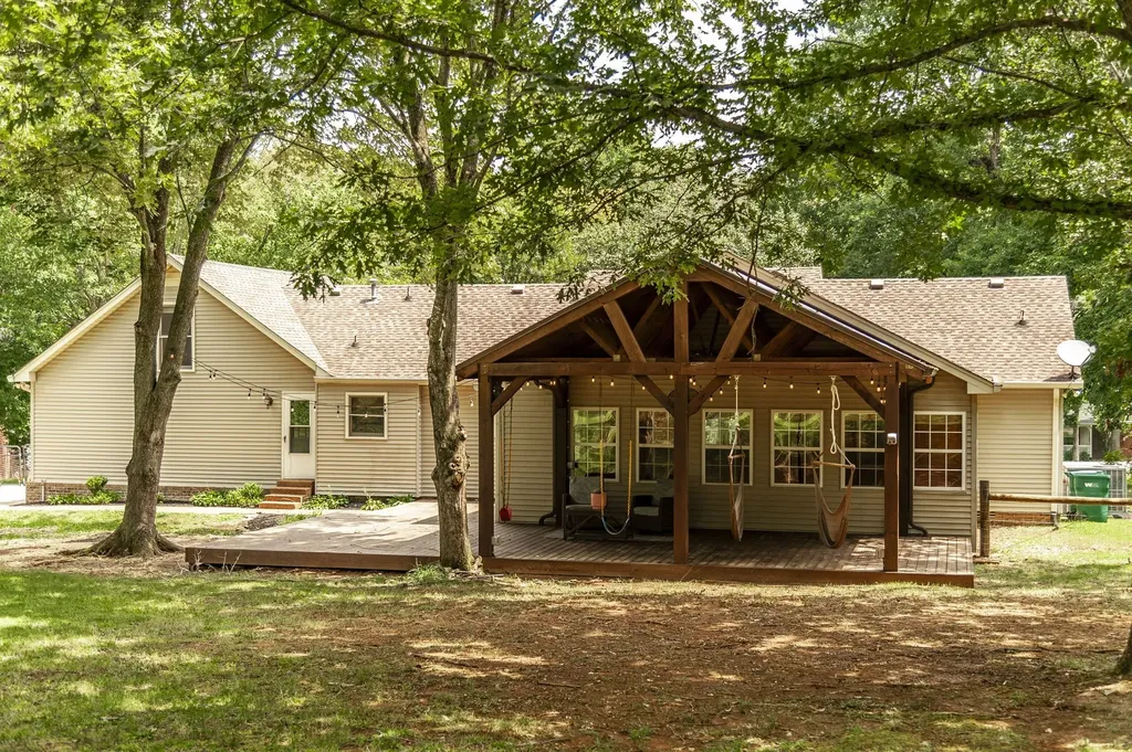 205 Overlook Court White House TN 37188