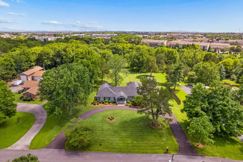 2115 Harding Place Murfreesboro TN 37129