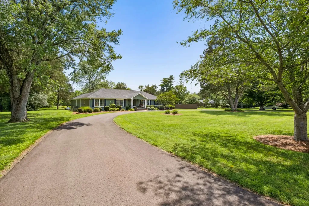 2115 Harding Place Murfreesboro TN 37129