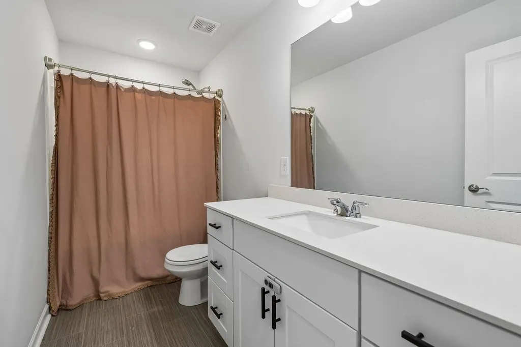 2124 Houston Bnd, E Lebanon TN 37087