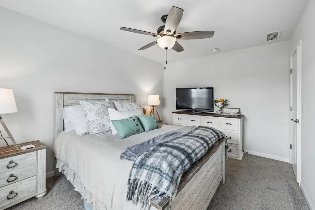 2124 Houston Bnd, E Lebanon TN 37087