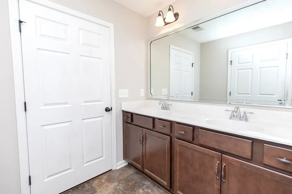 395 Devon Chase Gallatin TN 37066