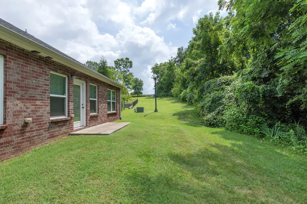 395 Devon Chase Gallatin TN 37066