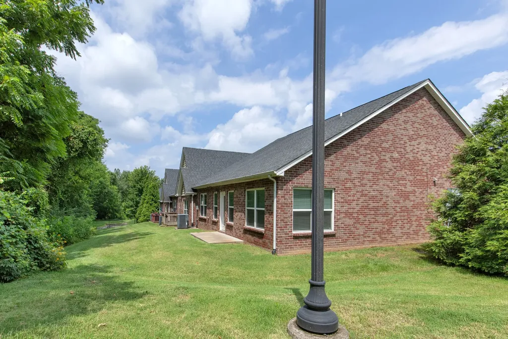 395 Devon Chase Gallatin TN 37066