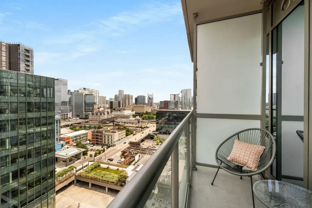 Nashville TN, 1212 Laurel Street, Unit 1614