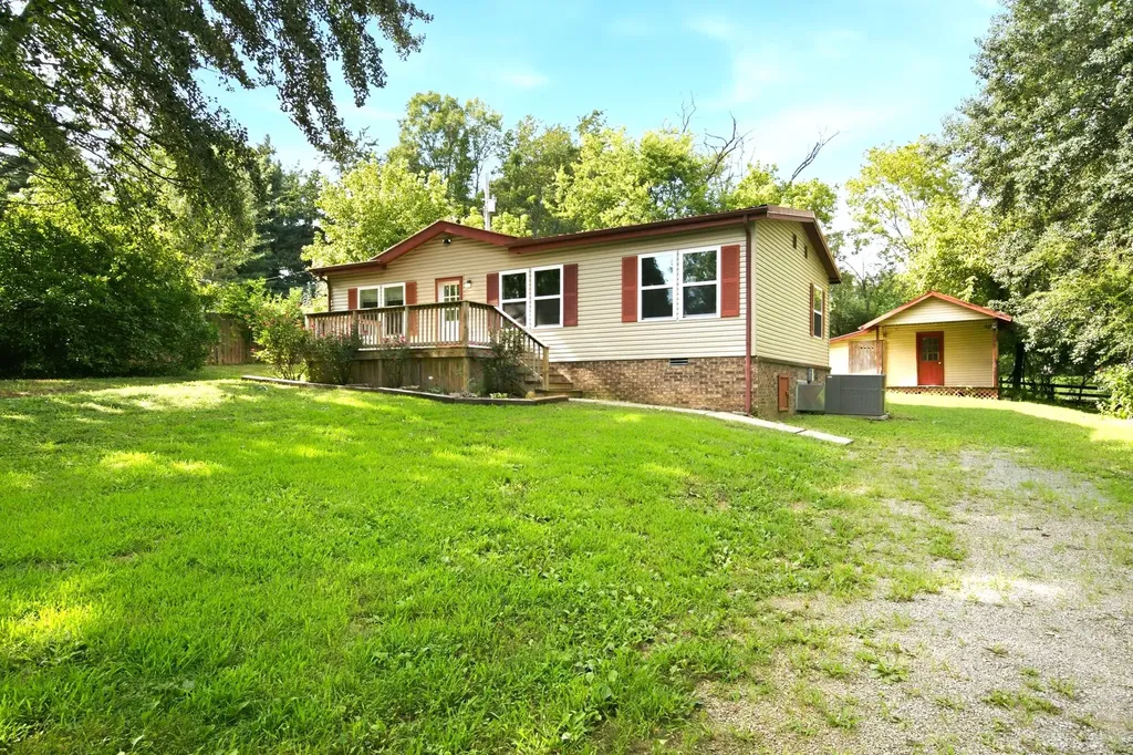 306 Stagecoach Road White Bluff TN 37187