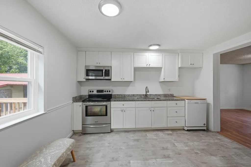 306 Stagecoach Road White Bluff TN 37187