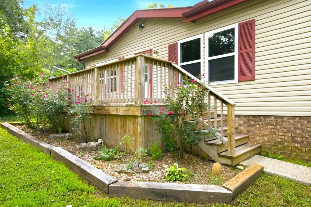 306 Stagecoach Road White Bluff TN 37187
