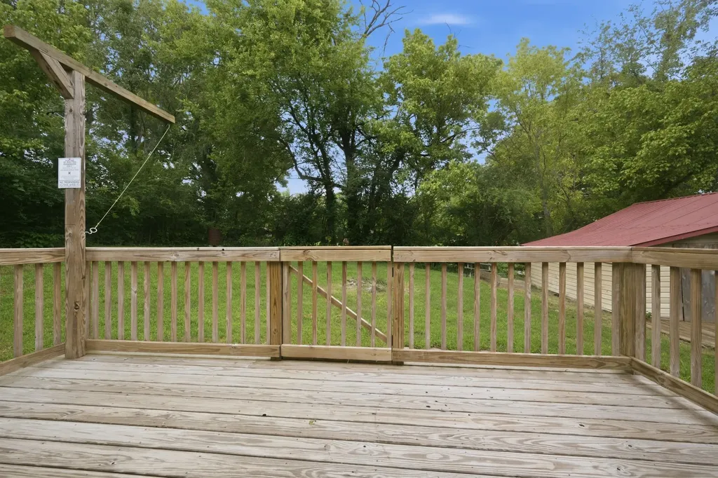 306 Stagecoach Road White Bluff TN 37187