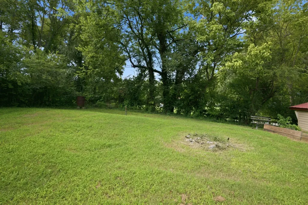 306 Stagecoach Road White Bluff TN 37187
