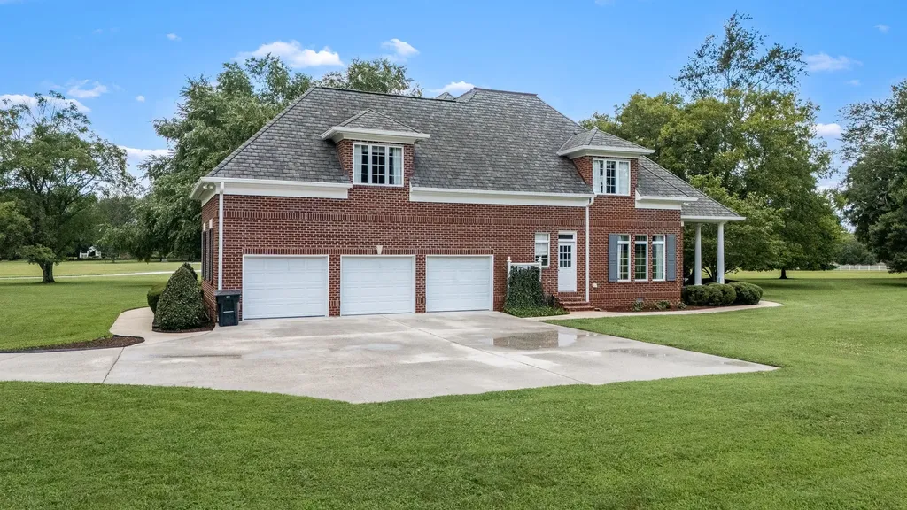 100 Kings Lane Tullahoma TN 37388